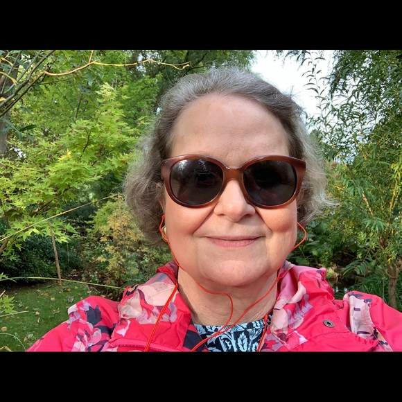 Meet your Posher, Kitty - Picture 1 of 1